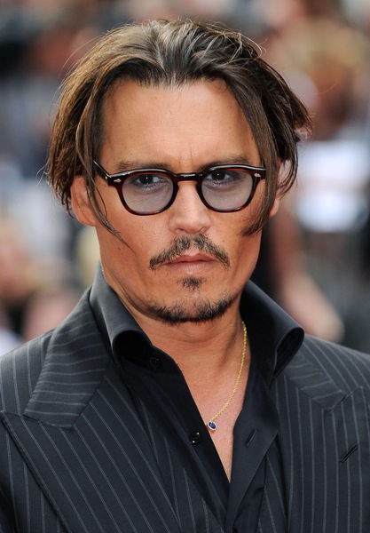 mittellange Männerfrisuren - wie Johnny Depp sie trägt